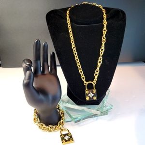 GRIZZIANO CN LOCKET NECKLACE & STRETCH BRACELET GOLD TONE SET